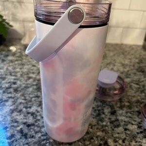 Brumate Daydream MultiShaker with straw and shaker lids - used once!